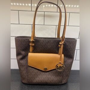 Michael Kors tote  Brown/tan